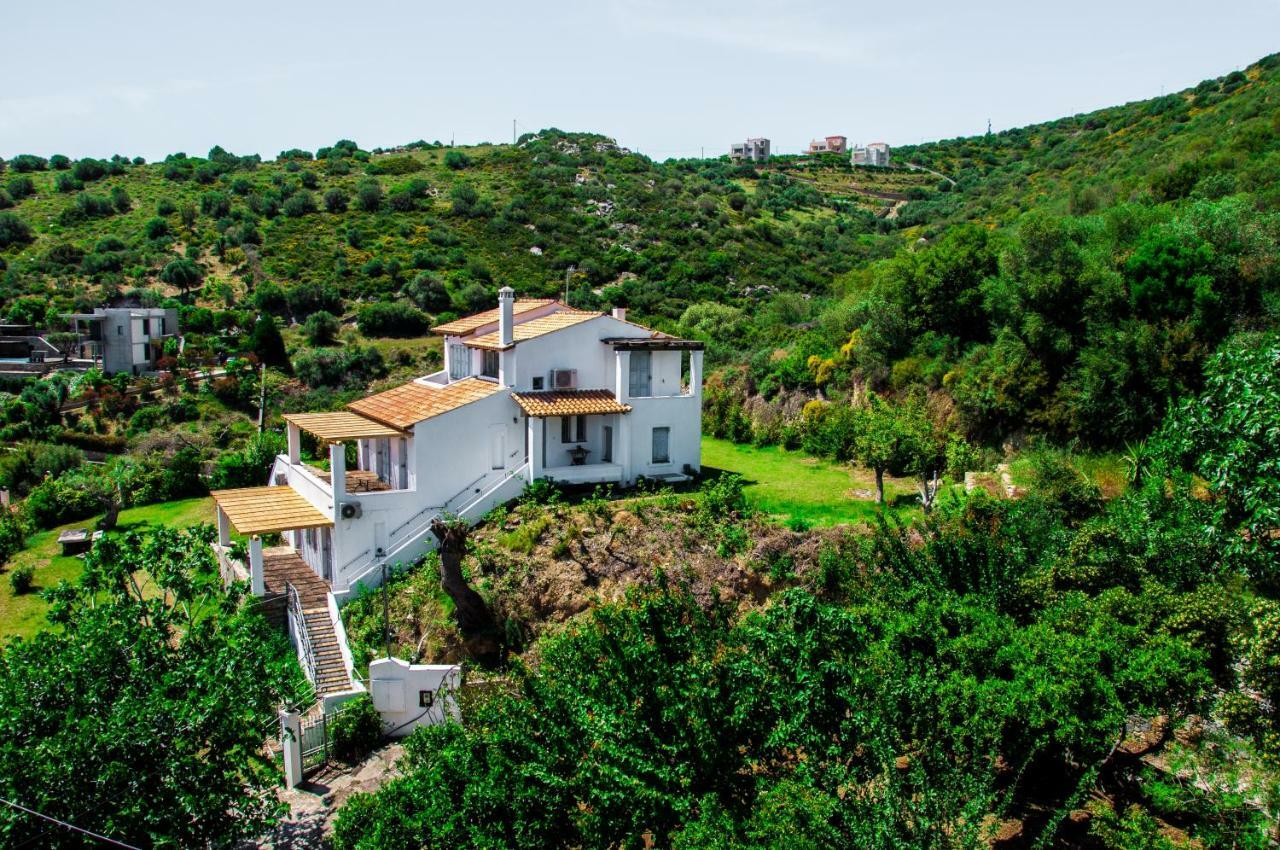 Villa Von Sophia Petriaí Екстериор снимка